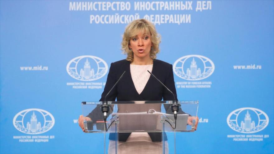 María Zajarova, portavoz del Ministerio de Asuntos Exteriores de Rusia, comparece ante la prensa en Moscú.