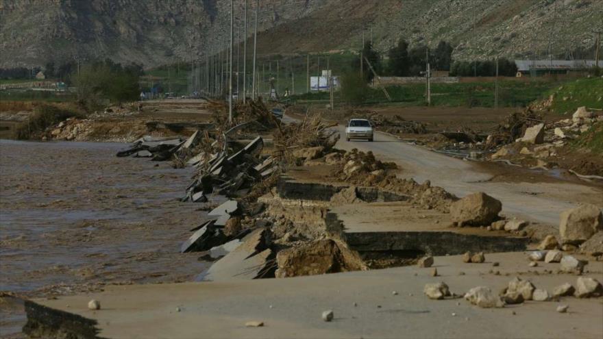 Una carretera destruida en la provincia iraní de Lorestán (oeste), 7 de abril de 2019. (Foto: IRNA)