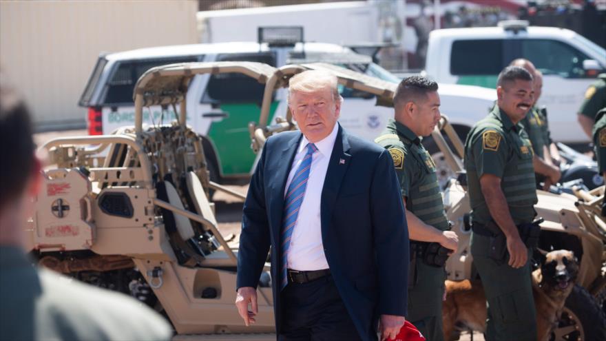 Donald Trump, presidente de EE.UU., hace una visita a la ciudad fronteriza de Calexico, en California, 5 de abril de 2019. (Foto: AFP)