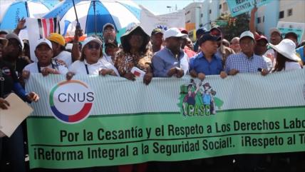 Trabajadores dominicanos marchan para defender sus derechos
