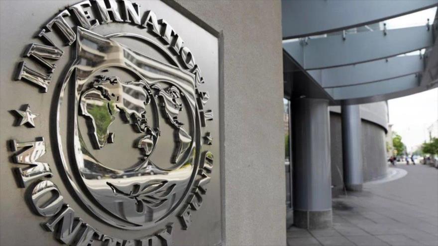 Logo del Fondo Monetario Internacional (FMI) a la entrada de la sede el organismo en Washington DC., EE.UU.