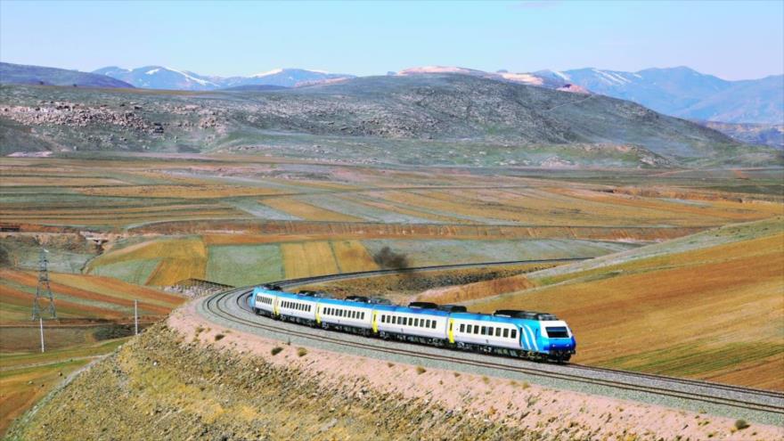 Un tren de la red de comunicaciones ferroviarias de Irán.