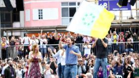 Podemos carga contra políticas de privatización de PSOE y PP