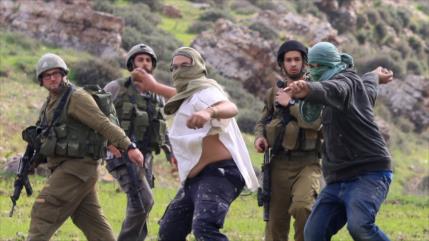 Vídeo: Decenas de colonos israelíes atacan a palestinos con piedras