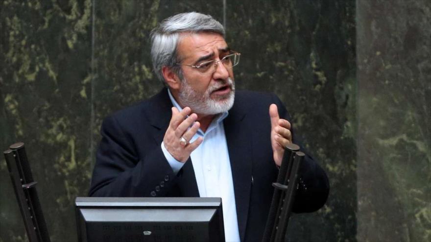 El ministro iraní del Interior, Abdolreza Rahmani Fazli, habla en el Parlamento, 14 de abril de 2019. (Foto: IRNA)