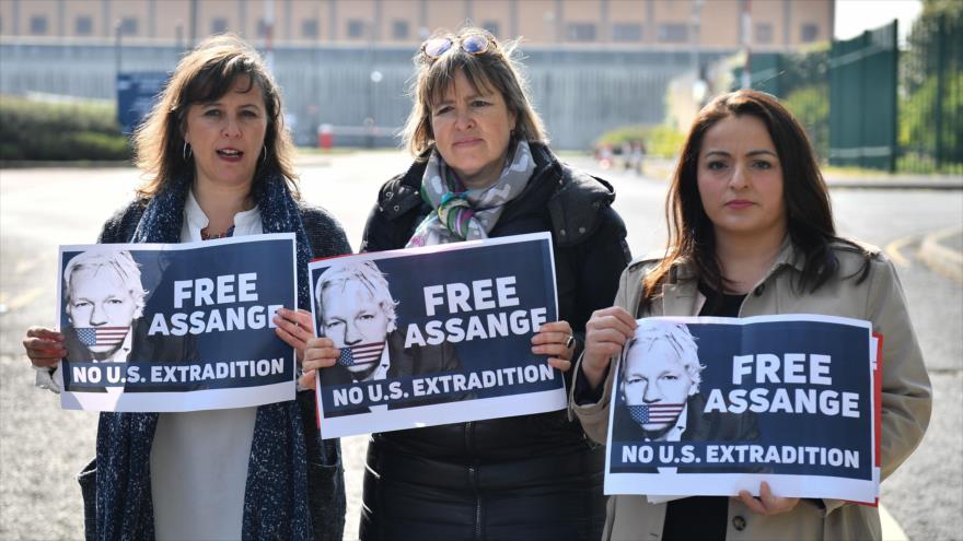 Legisladoras europeas critican a Ecuador por entregar a Assange