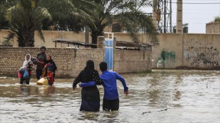 ‘EEUU impide llegada de ayudas a afectados iraníes de riadas’