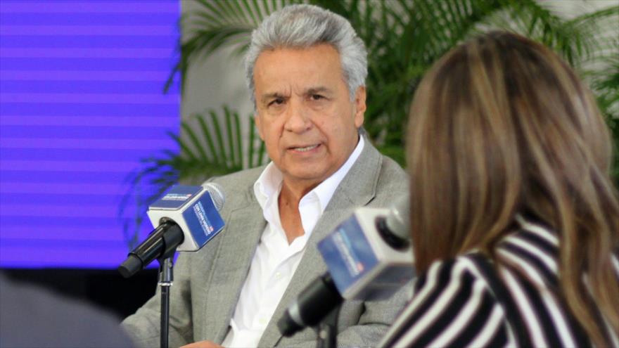 El presidente ecuatoriano, Lenín Moreno, habla durante una entrevista con periodistas en Guayaquil, 2 de abril de 2019. (Foto: AFP)