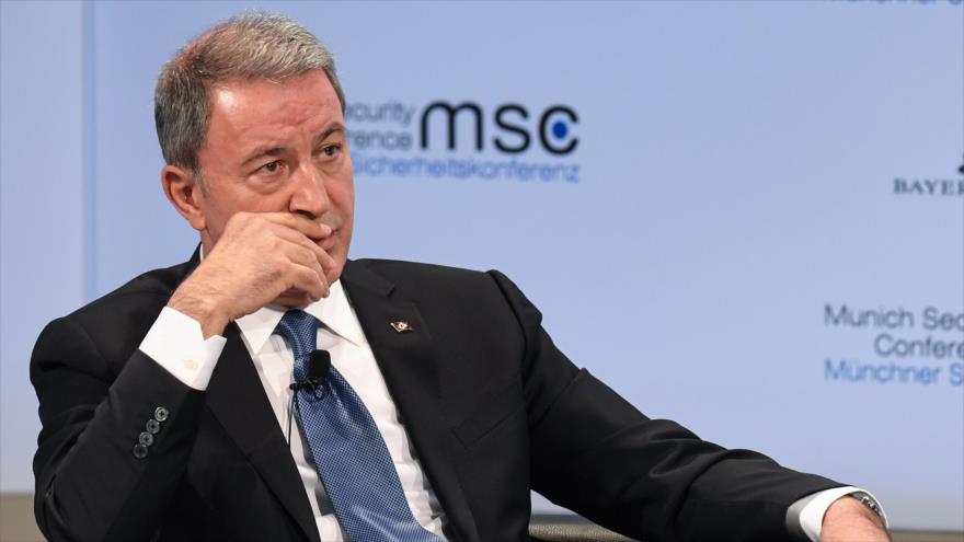 El ministro turco de Defensa, Hulusi Akar, en Alemania, 17 de febrero de 2019. (Foto: AFP)