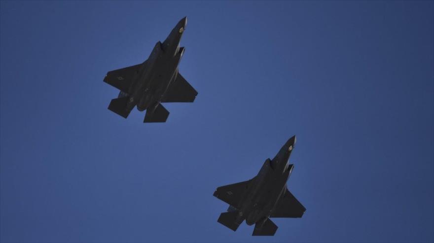 Cazas F-35 Lightning II enviados desde EE.UU. con destino al aeródromo de Al-Dhafra, en la capital emiratí, Abu Dabi, 15 de abril de 2019. (Foto: USAF)