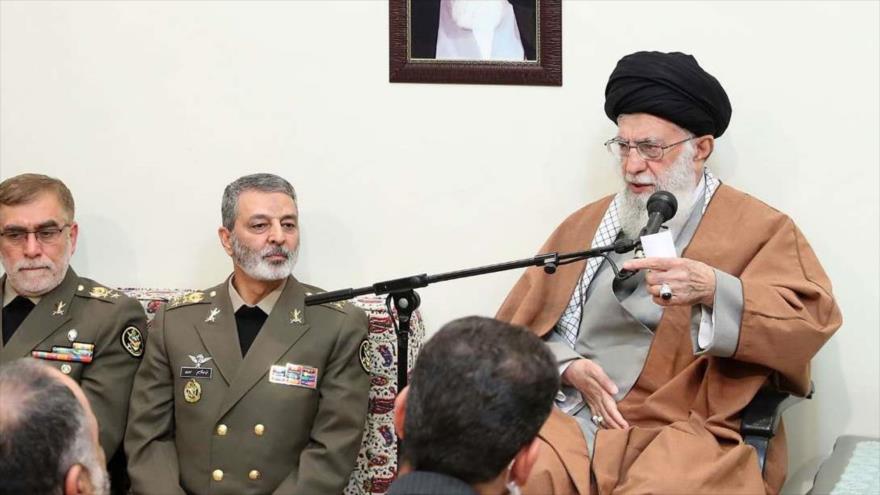 El Líder iraní en un encuentro con altos mandos del Ejército y efectivos de la Fuerza Terrestre del Ejército, 17 de abril de 2019. (Foto: IRNA)