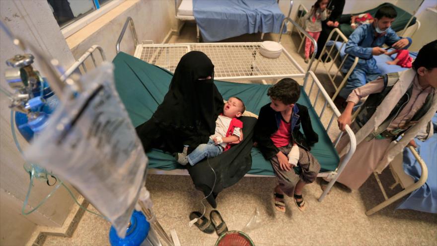 Un niño afectado por el cólera, hospitalizado en Saná, la capital de Yemen, 24 julio de 2018. (Foto: AFP)