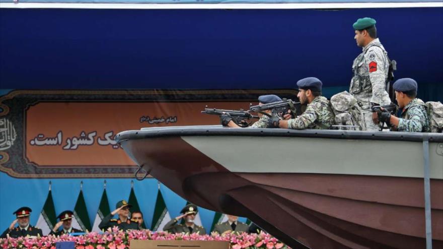Fuerzas navales iraníes en un desfile militar en el Día Nacional de Ejército, Teherán, 18 de abril de 2019. (Foto: IRNA)