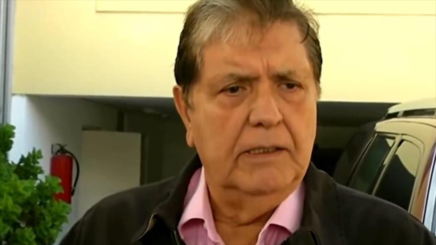 Miles de apristas peruanos despiden al expresidente Alan García