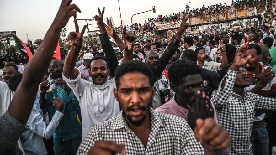Detienen a varios altos cargos de gobierno derrocado de Al-Bashir | HISPANTV