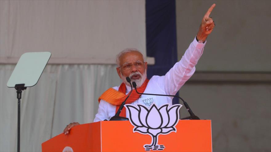 El primer ministro de La India, Narendra Modi, en un acto en el estado indio de Gujarat, 21 de abril de 2019. (Foto: AFP)