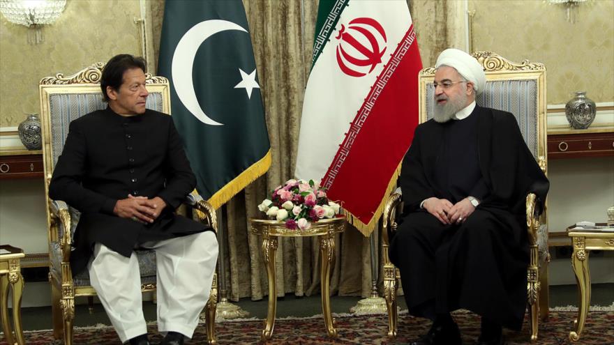 Rohani: Ningún país puede afectar los nexos entre Irán y Paquistán