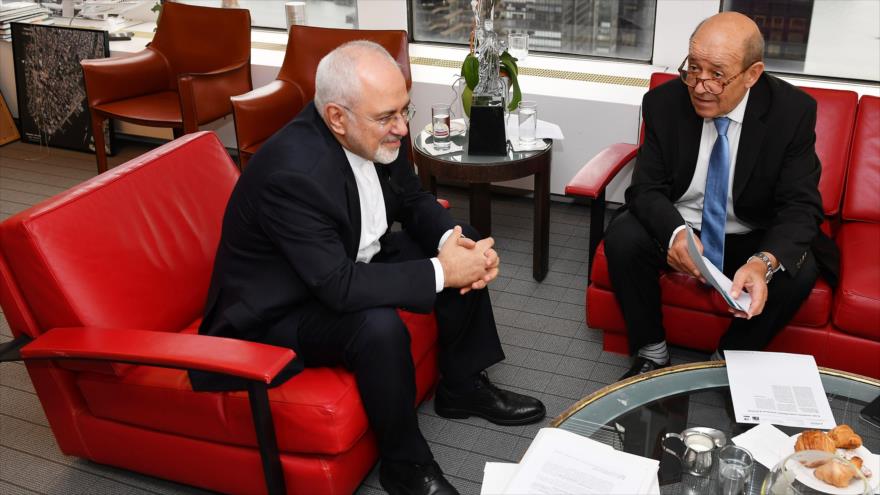El canciller iraní, Mohamad Yavad Zarif (izq.), se reúne con su par francés, Jean-Yves Le Drian, Nueva York, 24 de septiembre de 2018. (Foto: AFP)