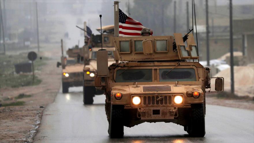 Un convoy militar estadounidense en las afueras de la ciudad de Manbij, en el norte de Siria, 30 de diciembre de 2018. (Foto: AFP)