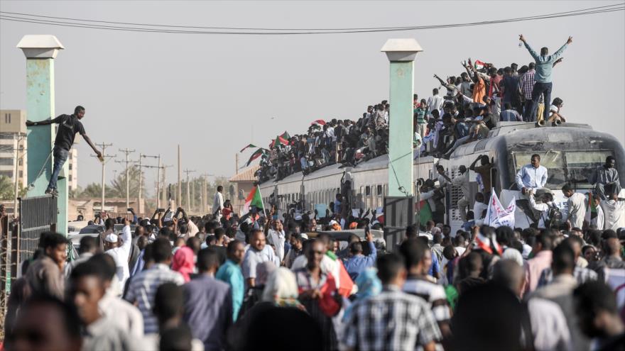 Irán llama a sudaneses a una transición pacífica del poder | HISPANTV