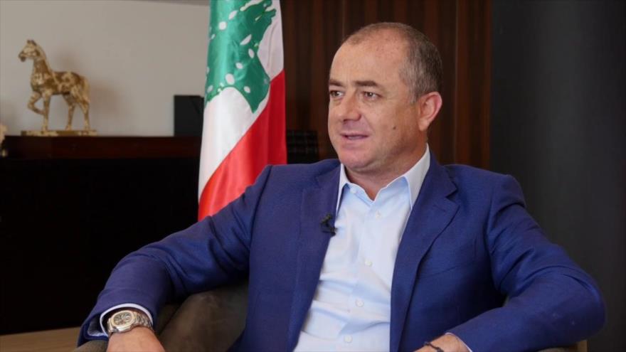El ministro libanés de Defensa, Elias Bou Saab, en su despacho.