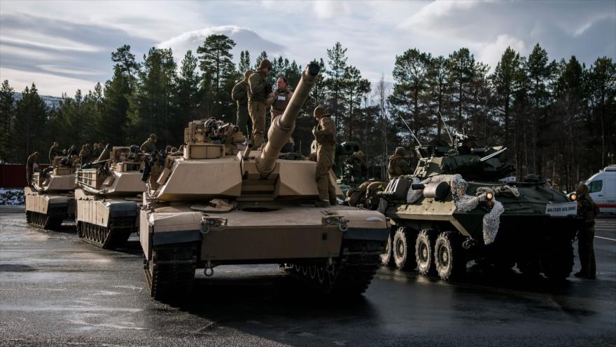 Soldados estadounidenses realizan preparativos antes de un ejercicio de las maniobras Trident Juncture de la OTAN, 1 de noviembre de 2018. (Foto: AFP)