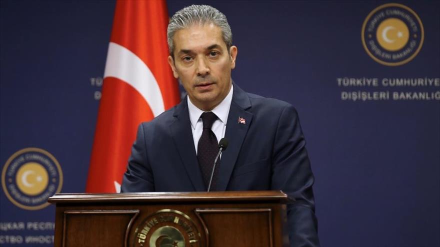 El portavoz de la Cancillería de Turquía, Hami Aksoi, en una conferencia de prensa, 26 de abril de 2019.