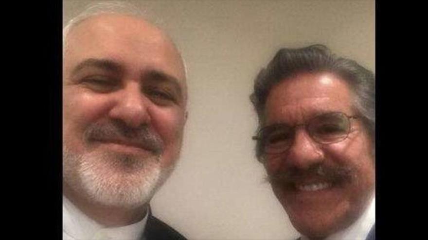 El periodista estadounidense Geraldo Rivera (dcha.), en un selfie con el canciller iraní, Mohamad Yavad Zarif.