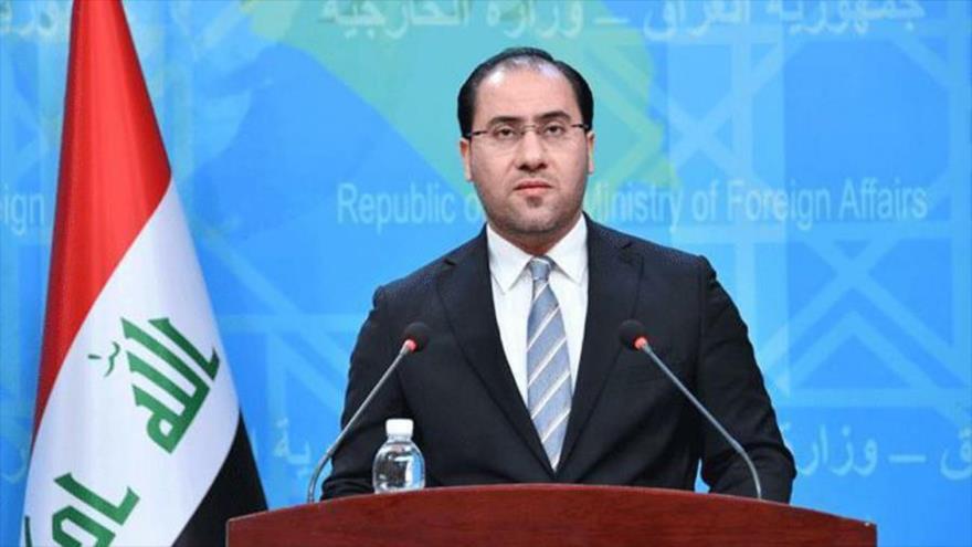 El portavoz de la Cancillería iraquí, Ahmad al-Sahaf, en una rueda de prensa celebrada en la sede de la Cartera de Exteriores en Bagdad, la capital de Irak.