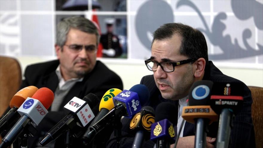 El representante permanente de Irán ante la ONU, Mayid Tajt Ravanchi, habla en una rueda de prensa.
