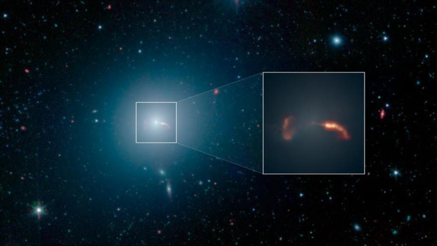 La NASA revela una nueva imagen de toda la galaxia M87, lugar donde se encuentra el primer agujero negro fotografiado.