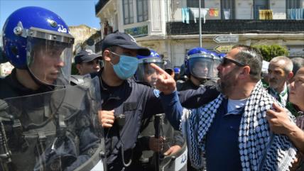 Policía argelina reprime protesta de trabajadores contra Gobierno