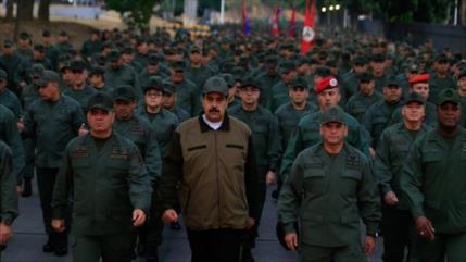 Maduro urge a FANB a derrotar a “traidores vendidos a dólares”