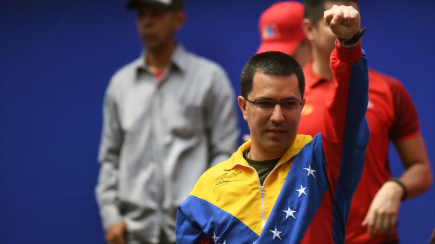 El canciller de Venezuela, Jorge Arreaza, hace un gesto durante una manifestación, 27 de abril de 2019. (Foto: AFP)