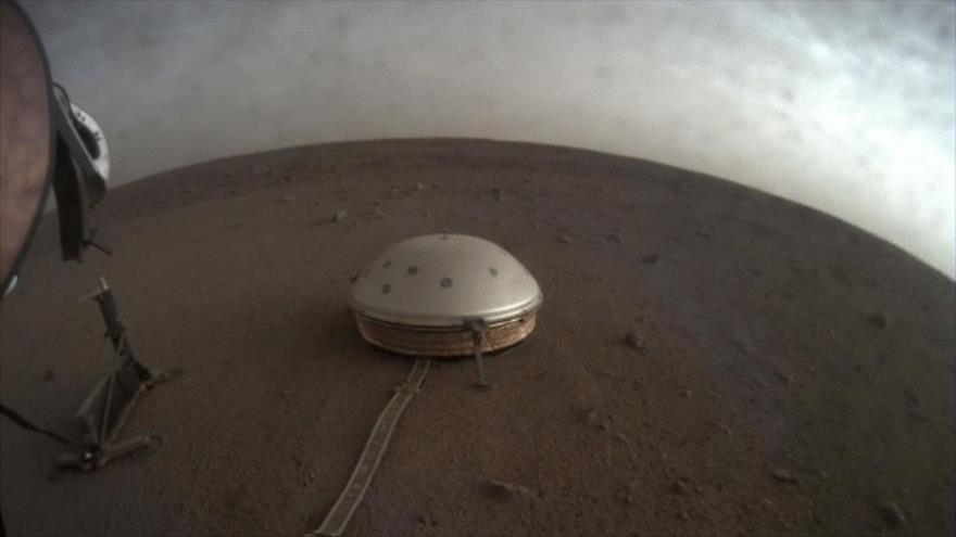 La sonda InSight de la NASA capturó imágenes del atardecer de Marte, el 25 de abril de 2019.