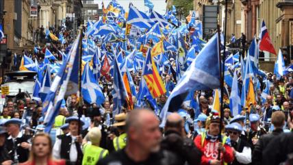 Glasgow se tiñe de azul en busca de la independencia de Escocia