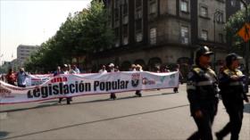 Mexicanos marchan para exigir legislación popular en el Congreso