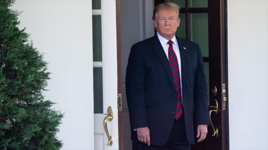 El presidente de EE.UU., Donald Trump, esperando al primer ministro eslovaco para una reunión en la Casa Blanca, 3 de mayo de 2019. (Foto: AFP)