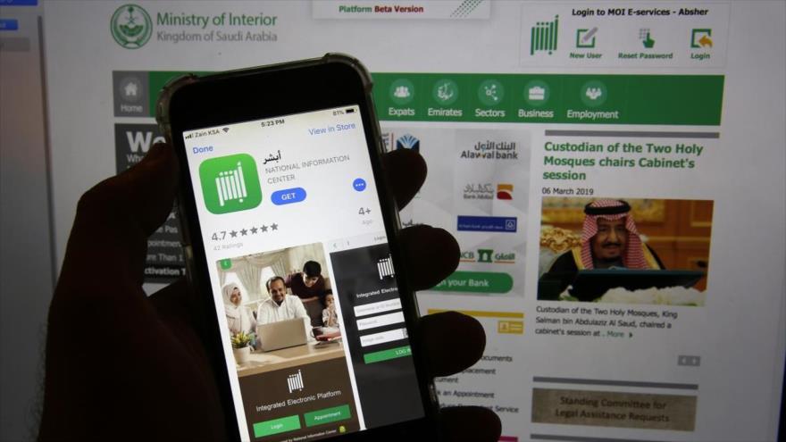 La polémica aplicación móvil Absher, disponible en Arabia Saudí.