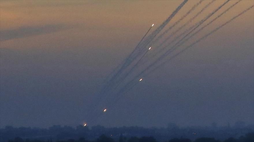 Cohetes disparados desde la Franja de Gaza hacia los territorios ocupados palestinos, 5 de mayo de 2019. (Foto: AFP)