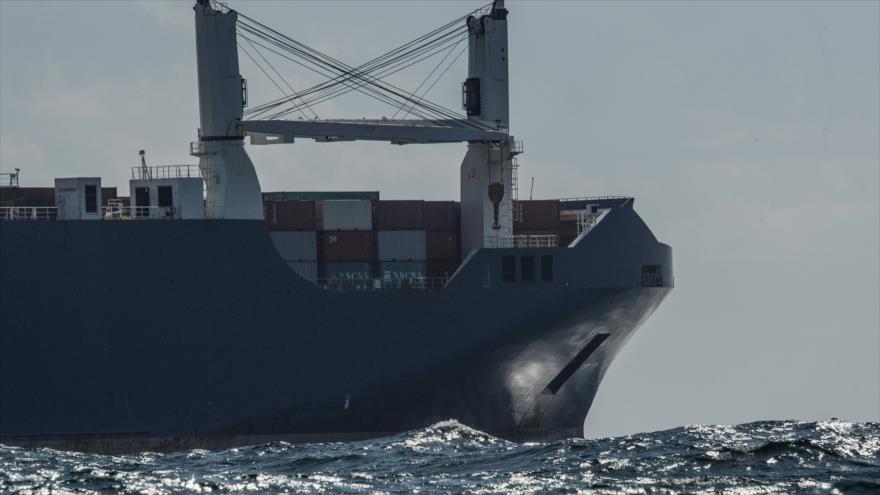 Contenedores en la proa del carguero saudí Al-Bahri Yanbu, esperando para entrar en el puerto francés de Le Havre, 9 de mayo de 2019. (Foto: AFP)