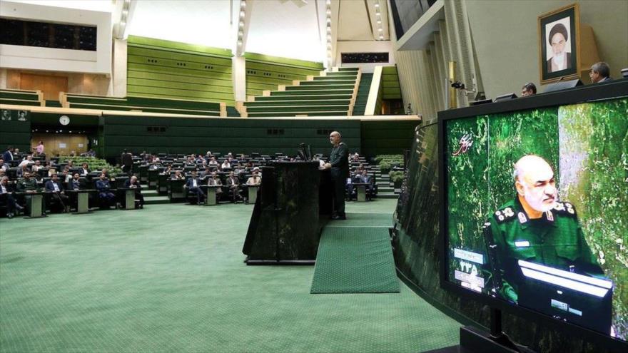 El comandante en jefe del CGRI de Irán, el general de división Hosein Salami, habla en el Parlamento iraní, 12 de mayo de 2019.