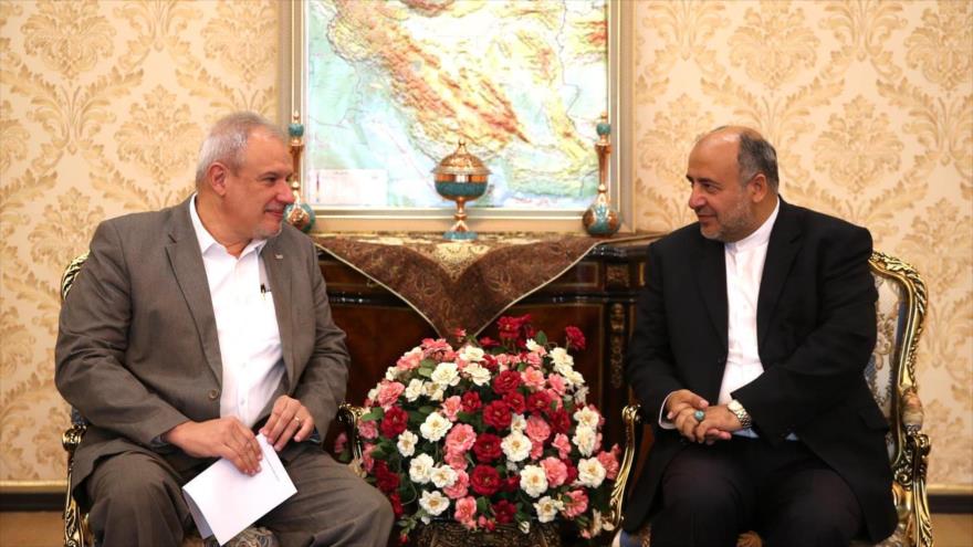 El jefe del grupo de amistad parlamentaria Cuba-Irán, Mohamad Reza Mansuri, y el embajador cubano Alexis Bandrich, Teherán, 13 de mayo de 2019. (Foto: ICANA)