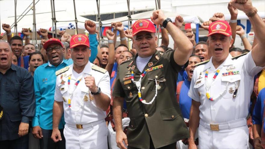 El ministro de Defensa de Venezuela, (segundo a la dcha.), Vladimir Padrino López.