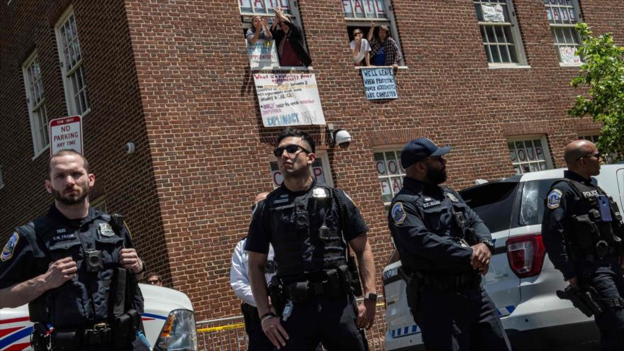 Policía de EEUU irrumpe en la embajada de Venezuela en Washington