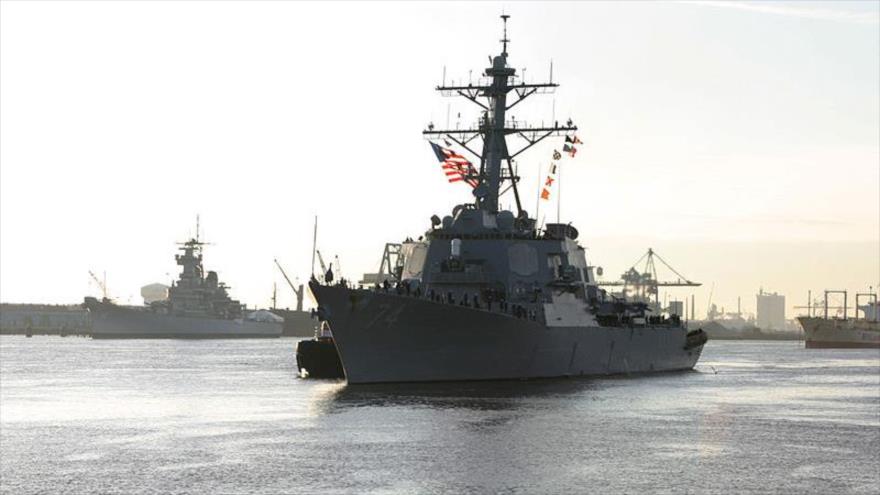 Un destructor USS McFaul de EE.UU.