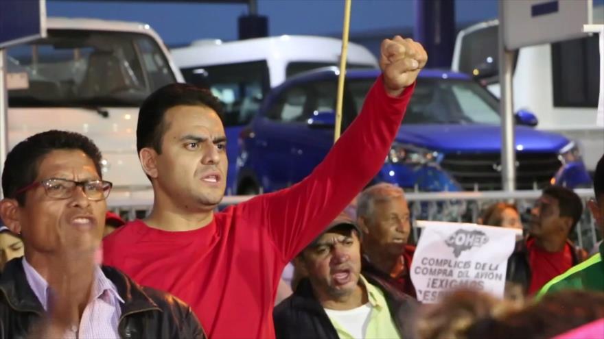 Ciudadanos hondureños gritan fuera a Juan Orlando Hernández
