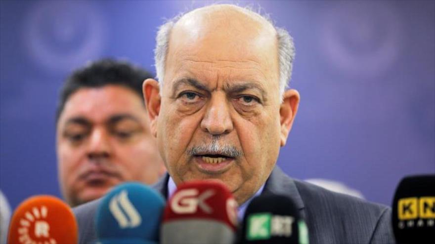 El ministro de Petróleo de Irak, Thamer Ghadhban, habla con la prensa en Bagdad, 16 de mayo de 2019. (Foto: Reuters)