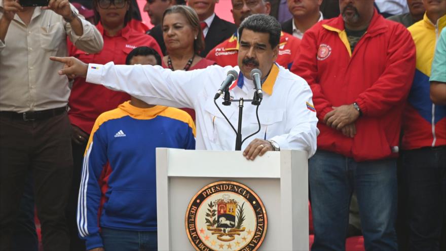 Maduro llama al diálogo y pide adelantar elecciones legislativas