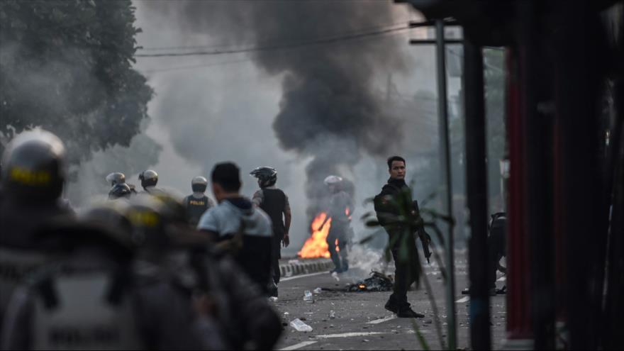 Seis muertos en disturbios en Indonesia tras reelección de Widodo